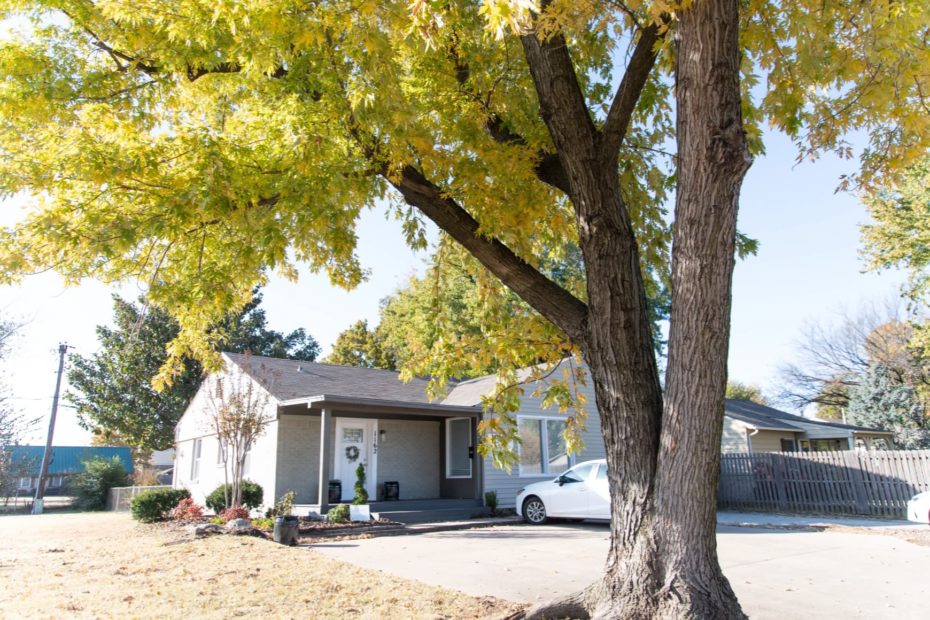 External of Resolver Behavioral Health on 49th Street in Tulsa, OK.